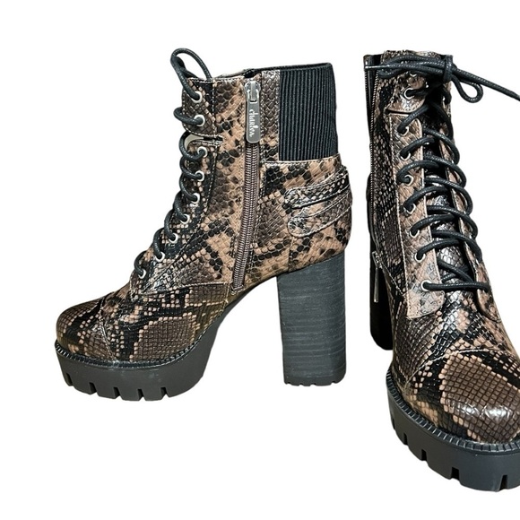 🌻NEW Charles by Charles David Wyatt Animal Print Lace-Up Ankle Boots Size 7.5 - Picture 4 of 15